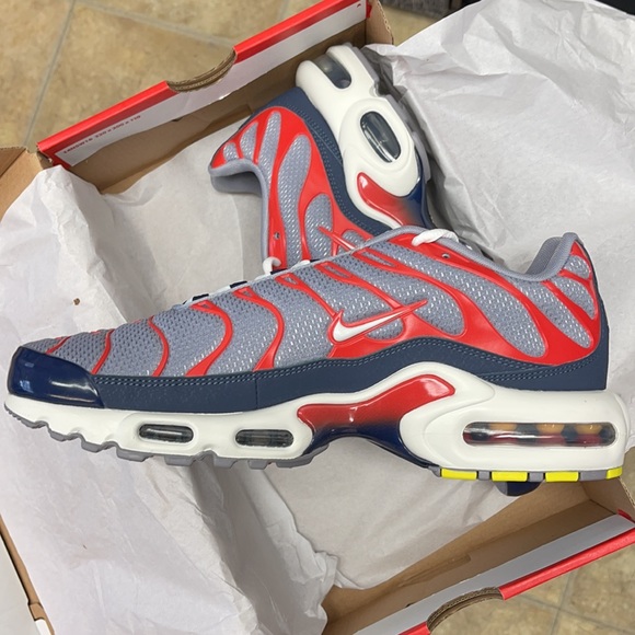 Men Nike Sneakers - Picture 3 of 5